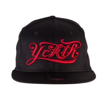 Luxury Hustle Wear 9FIFTY 'YCKTH' Snapback med Rød Logo På Svart Bakgrunn