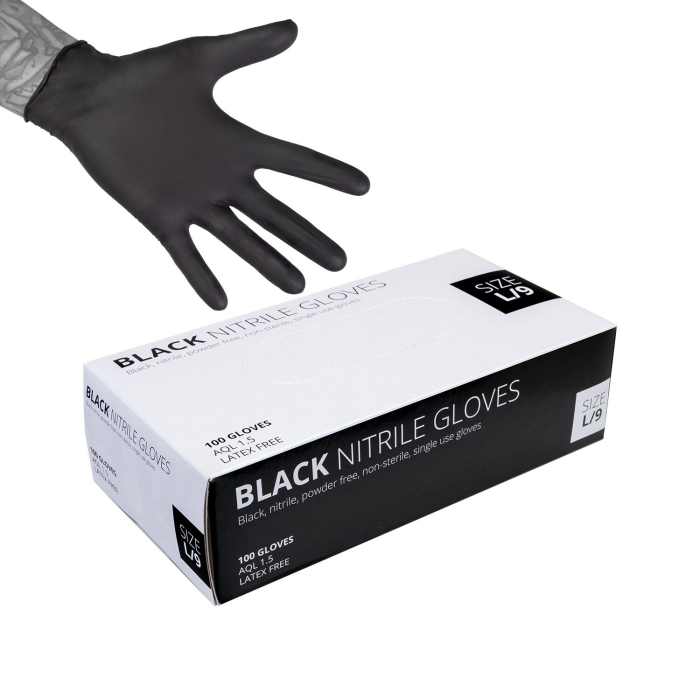 Une main portant un gant en nitrile noir est représentée au-dessus d’une boîte étiquetée « Boîte de 100 gants en nitrile noirs, taille L/9, 100 gants, sans latex, sans poudre, non stérile ».