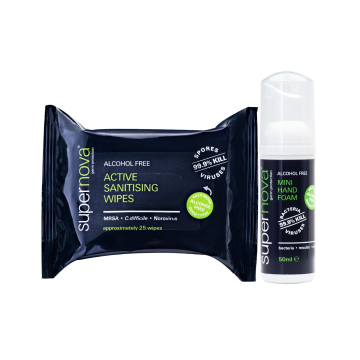 Un pack Personnel Supernova contient des lingettes sans alcool et une mini-mousse pour les mains, conçue pour éliminer 99,9 % des bactéries, spores et virus.